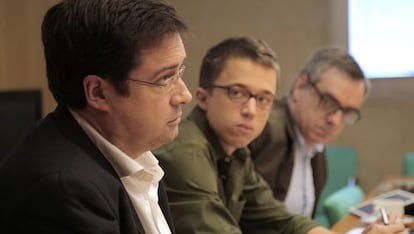 A meeting of the representatives of the PSOE, Podemos and Ciudadanos ahead of the electoral debate at EL PAÍS.