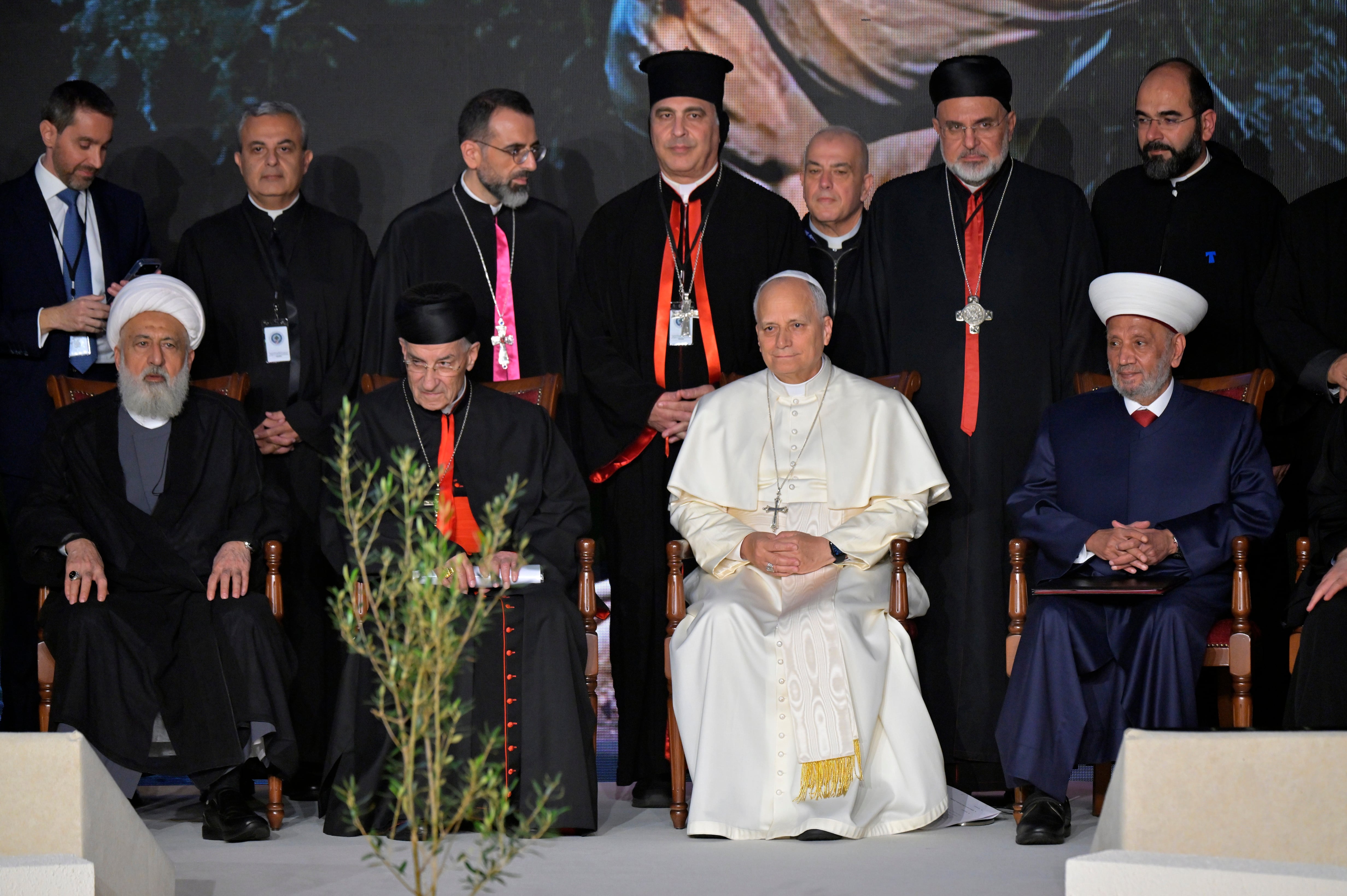 El Papa ensalza la paz en el mosaico de religiones de Líbano: “El miedo y los prejuicios no tienen la última palabra” El Papa ensalza la paz en el mosaico de religiones de Líbano: “El miedo y los prejuicios no tienen la última palabra”