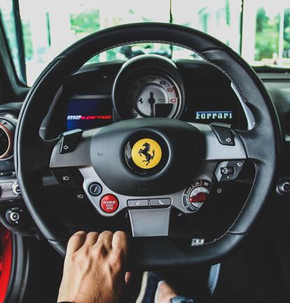 Interior de vehículo Ferrari.