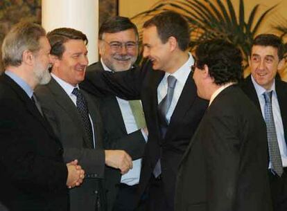 El presidente del Gobierno se ha reunido con los representantes de los abogados laboralistas asesinados en su despacho de Atocha hace treinta años.