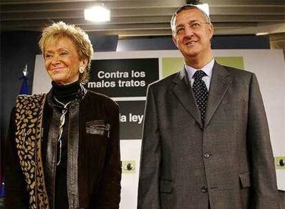 Fernández de la Vega y Caldera, durante la presentación de la campaña contra la violencia de género.