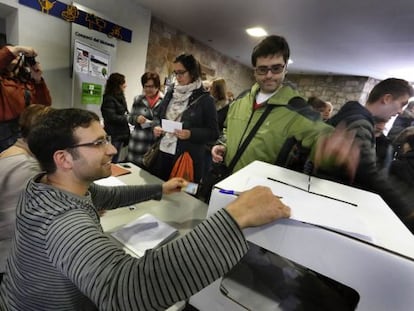 Una de las mesas de la consulta de ayer, en Moi&agrave;.