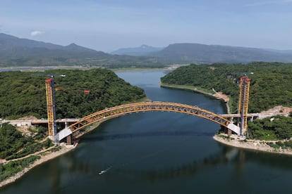 Claudia Sheinbaum durante la supervisión del puente Rizo de Oro, La Concordia, Chiapas, el 28 de junio, 2026.