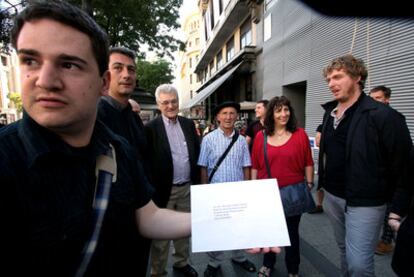 Representantes del Acuerdo de Gernika, en la sede de Instituciones Penitenciarias en Madrid.