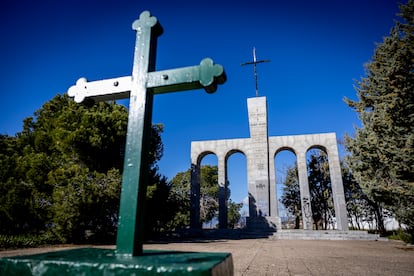 Monumento a Ion Mota y Vasile Marín, en el municipio madrileño de Majadahonda.