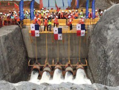 Proceso de llenado de las esclusas.