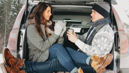 Artículo de EL PAÍS Escaparate que describe buenas ofertas en prendas de ropa térmica tanto para él como para ella