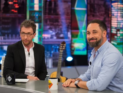 Pablo Motos y Santiago Abascal, a la derecha, durante una entrevista en el programa 'El Hormiguero', de Antena 3, en 2019.