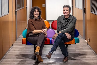Mariano Alcañiz, director de LABLENI de la Universitat Politècnica de València, y Azucena García Palacios, directora de LABPSITEC de la Universitat Jaume I.
