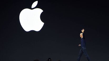 El CEO de Apple, Tim Cook, en la conferencia de desarrolladores de la compañía, en California.