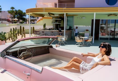 Gran Paradiso, donde la estrella es un Cadillac reconvertido en piscina 'jacuzzi'.