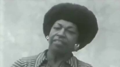 La artista peruana Victoria Santa Cruz, en un momento de la performance 'Me gritaron negra'.