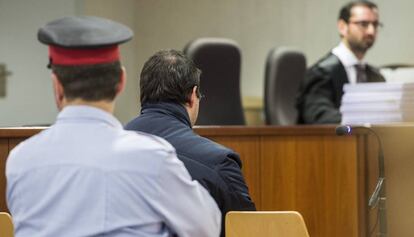 El supuesto ultra acusado de apuñalar en septiembre de 2014 a cinco personas, durante la primera sesión del juicio el pasado lunes.