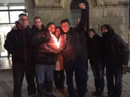 CUP members burn a photo of King Felipe VI in Catalonia's Lleida province on Monday.