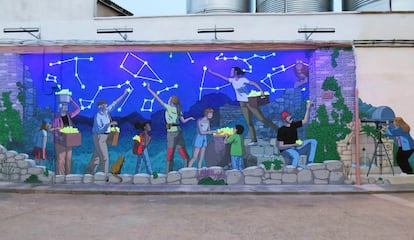 Foto del mural de Paco Roca y Martín Forés Sembradores de estrellas, en una imagen cedida por el Ayuntamiento de Titaguas.