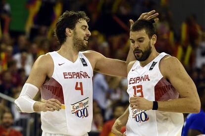 Los dos hermanos en el Mundial de España, el pasado verano. España perdió en cuartos contra Francia (65-52). La campeona fue Estados Unidos.