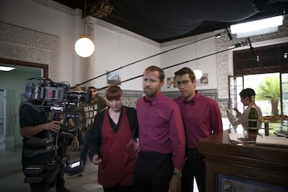 Un momento del rodaje de 'Allí abajo'. En la foto, los actores Beatriz Cotobal, Alberto López y Adrián Vereda.