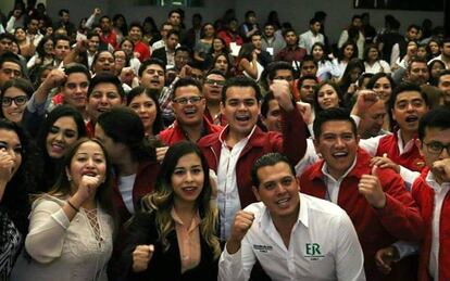 Miembros de la Red de Jóvenes por México, perteneciente al PRI.