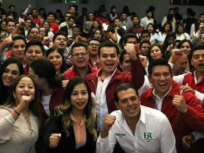 Miembros de la Red de J&oacute;venes por M&eacute;xico, perteneciente al PRI.