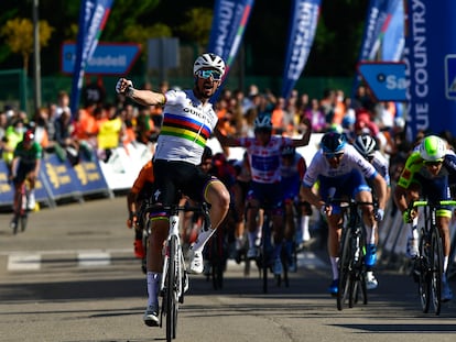 Alaphilippe entra vencedor este martes en la meta de Viana.