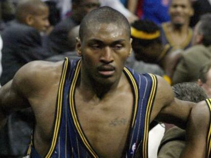 Ron Artest, de Indiana Pacers, tras la pelea entre algunos jugadores de Indiana y aficionados de los Pistons en 2004.