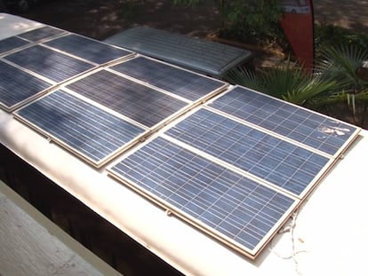 Imagen de los paneles solares del autob&uacute;s Kayoola.