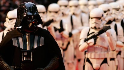 Un actor disfrazado de Darth Vader en el estreno de una de las películas de la saga.