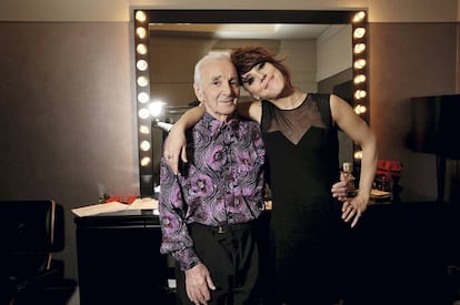 La cantante, en 2015 con el fallecido Charles Aznavour.