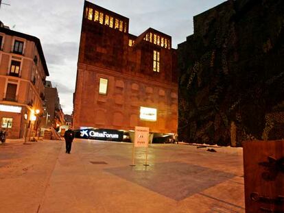 El edificio de CaixaForum, de Herzog y De Meuron, en el paseo del Prado de Madrid.