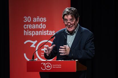 El director del Instituto Cervantes, Luis García Montero, presenta el anuario 'El español en el mundo 2021', este jueves en Madrid.