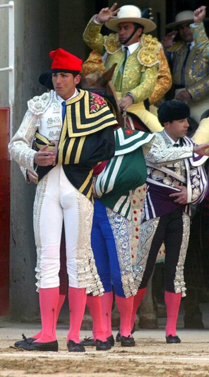 El torero Serafín Marín sale a la plaza con barretina en 2004.