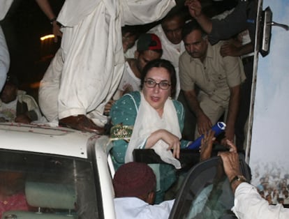 Benazir Bhutton momentos después de sufrir un atentado, en el que fallecieron más de un centenar de personas