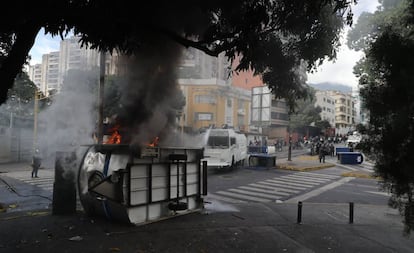 Rua de Caracas durante confronto.