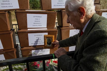 Rafael Martínez Martínez, with a photo of his father by his father’s remains.