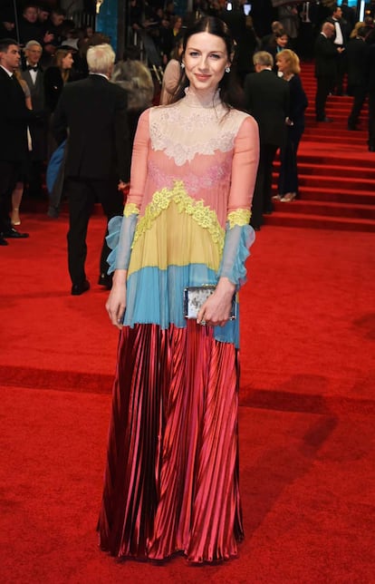 Caitriona Balfe, protagonista de la alabada serie Outlander, llevó un original vestido y sandalias de Jimmy Choo.
