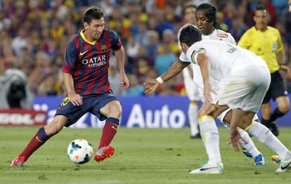 Messi ante dos rivales