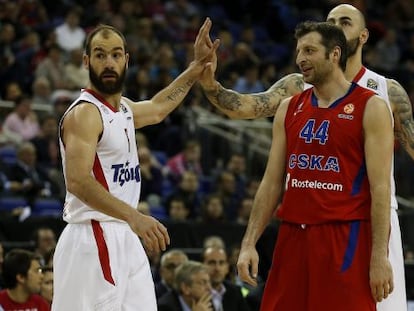 Spanoulis saluda a Anti, en la semifinal frente al CSKA.