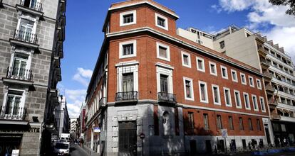 Edificio situado en el número 30 del Paseo del Prado de Madrid, propiedad del Ayuntamiento madrileño.