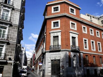 Edificio situado en el número 30 del Paseo del Prado de Madrid, propiedad del Ayuntamiento madrileño.