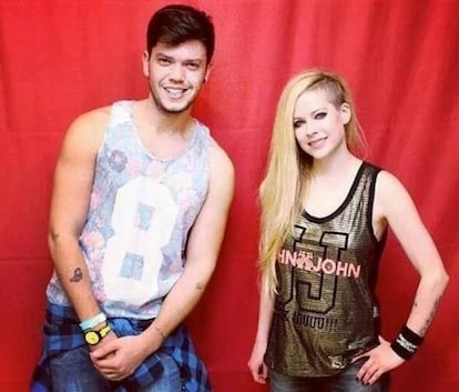 Nadie toca a Avril Lavigne si ha pagado por fotografiarse con ella