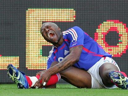 Cissé sufre una nueva fractura de tibia y peroné