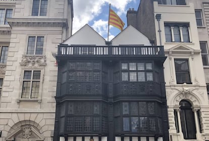 Fachada de la delegación de la Generalitat de Cataluña en Londres, este martes.