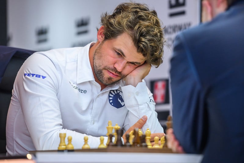 Magnus Carlsen, durante la partida contra el alemán Keymer en la 2ª ronda del Norway Chess, este martes en Oslo