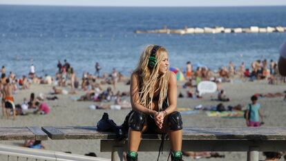 Shakira, en la playa de la Barceloneta, durante el rodaje del videoclip 'Loca', en agosto de 2010.