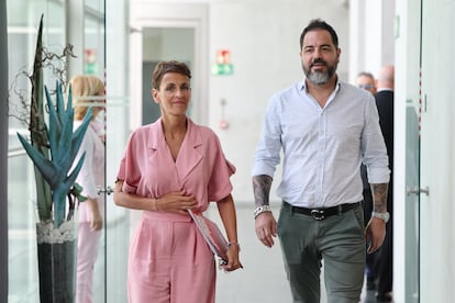 María Chivite y Ramón Alzórriz, en agosto, en el Parlamento de Navarra.