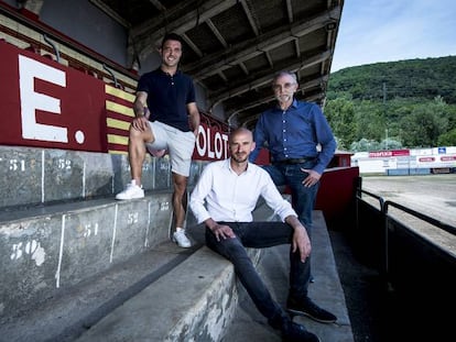 Simón, Reyes i Agustí, al camp de l'Olot.