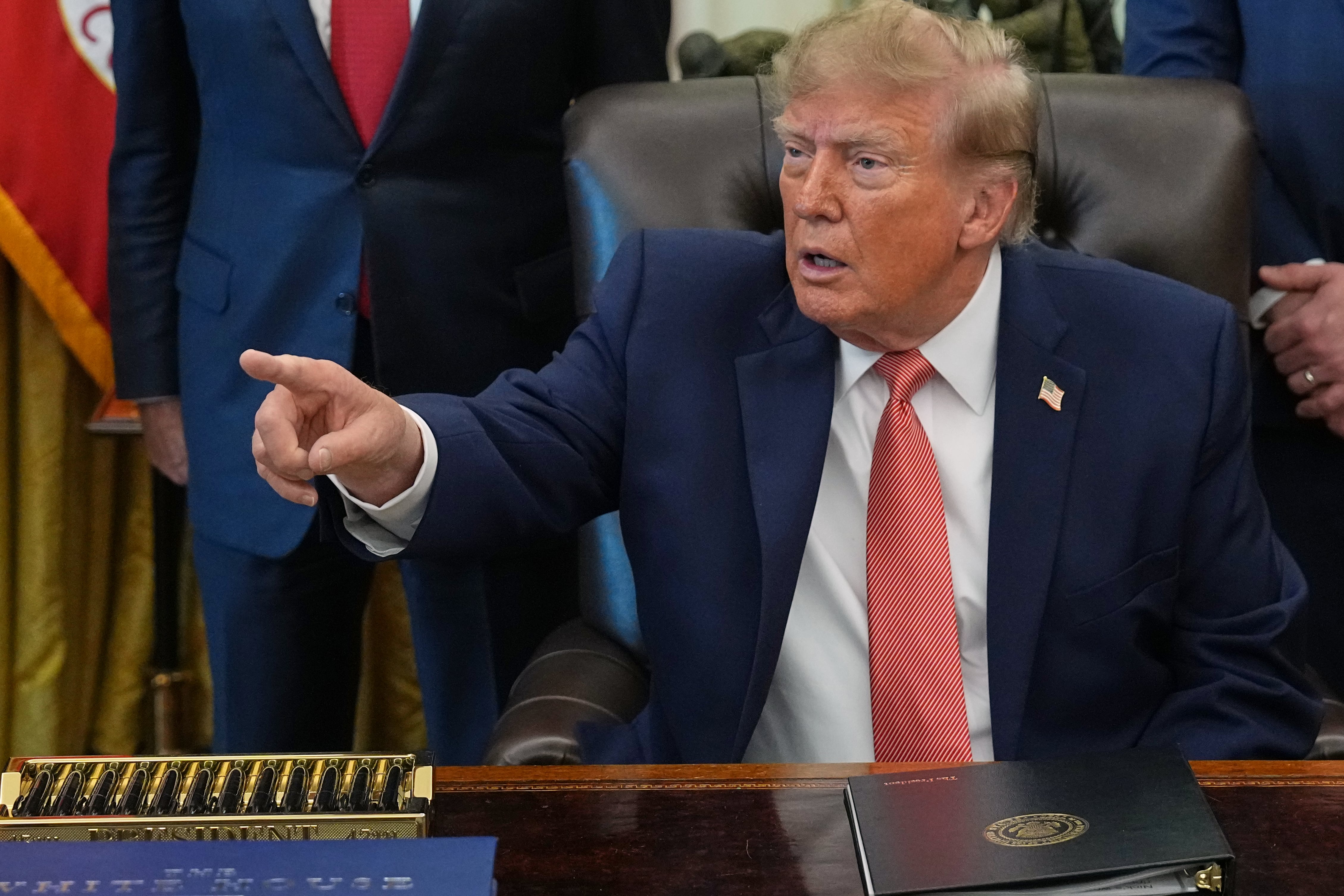 Trump dice que España sufrió una entrada “masiva y repentina” de inmigrantes de Ceuta y el gobierno “no está haciendo nada”