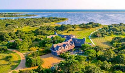 La finca que compraron, en 2019, los Obama en Martha's Vineyard, en Massachusetts. Al fondo, la laguna llamada Edgartown Great Pond.