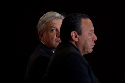 López Obrador junto a Jesús Zambrano, cuando compartían filas en el PRD, en julio de 2012, tras la elección presidencial que ganó el PRI.