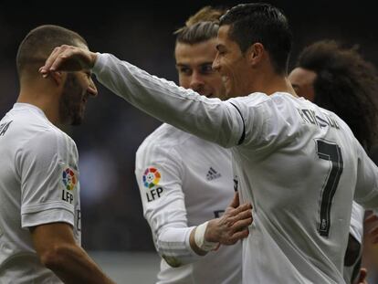 Cristiano celebra junto a Benzema, Bale y Marcelo uno de sus goles al Sporting.